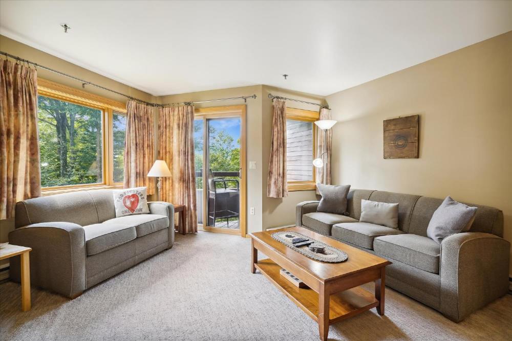 Amazing view, location, ski back trails, sports center, pool Highridge B4 Highridge